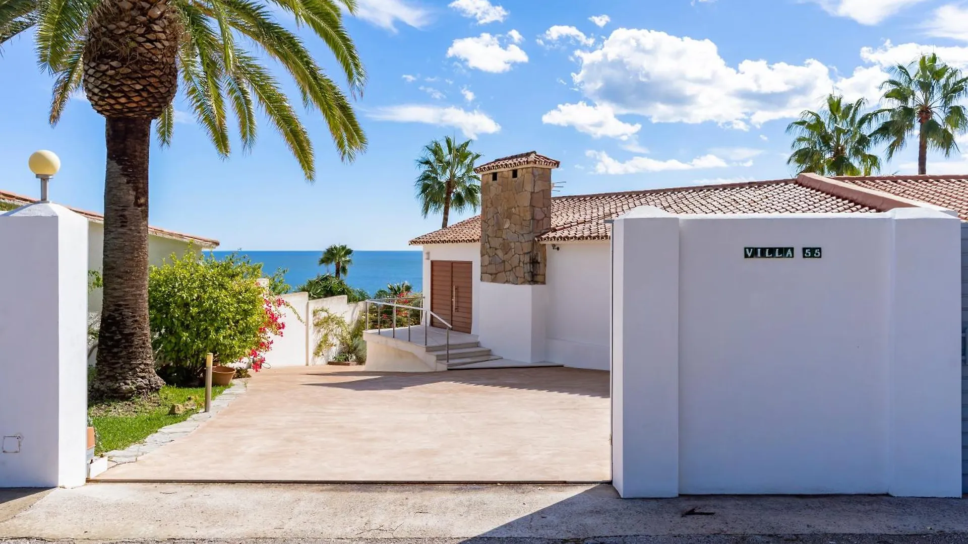 Villa Shangri-La, Sea View, Pool And Panoramic View Sotogrande 0*,  Spain