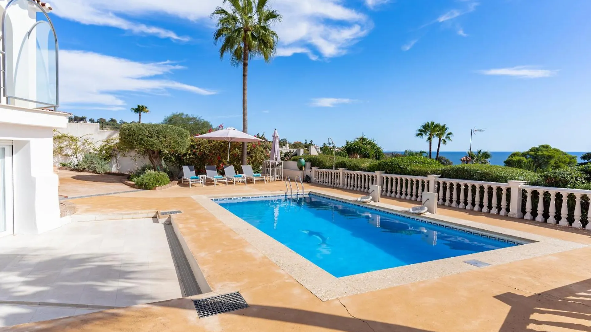 Apartment Villa Shangri-La, Sea View, Pool And Panoramic View Sotogrande